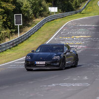 Mientras BYD y Tesla se pelean, Porsche rompe Nürburgring: el nuevo Taycan es más rápido que cualquier berlina eléctrica o de gasolina