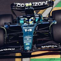 Los cambios del alerón trasero de Aston Martin le dan más velocidad a Fernando Alonso, pero Red Bull vuela