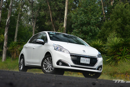Peugeot 208 PureTech, a prueba:su motor es el mejor del mundo ¿Y lo demás?
