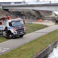 Quedarte atrancado con el camión y que te saque un barco enorme no se ve todos los días