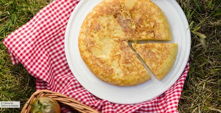Cuántas calorías tiene una tortilla de patatas (y cómo hacerla más ligera)
