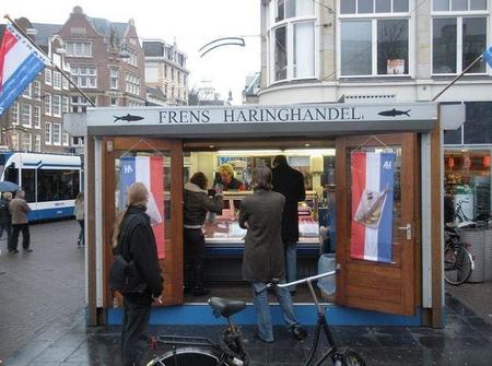 En Ámsterdam, prueba los arenques frescos