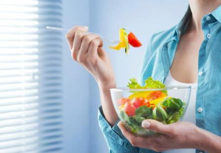 Algunos ingredientes que no deben faltar en las ensaladas del verano