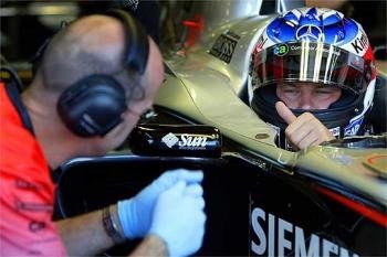 Raikkonnen el más rápido, pole para Montoya
