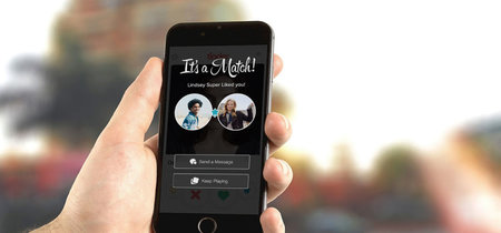 Hemos hablado con seis usuarios de 'apps' de ligue y estos son sus consejos para sobrevivir entre amenazas y mensajes guarros 