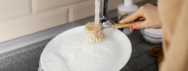 Si estás buscando un escurreplatos compacto para cocinas pequeñas, Ikea ha lanzado el modelo que necesitas: es práctico y barato