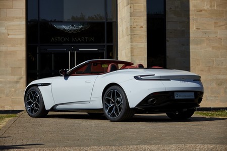Aston Martin presentó dos nuevas ediciones especiales del DB11