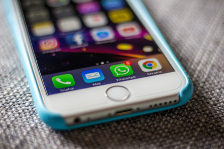 Cómo bloquear las invitaciones a grupos de WhatsApp y qué pasa cuando lo haces