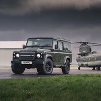 ¡De altos vuelos! A subasta un Land Rover Defender con más de 300 CV que rinde homenaje al helicóptero Chinook