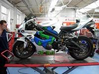'Project Fast Fruit': biofuel de manzana para alcanzar los 254 km/h sobre una Triumph Daytona