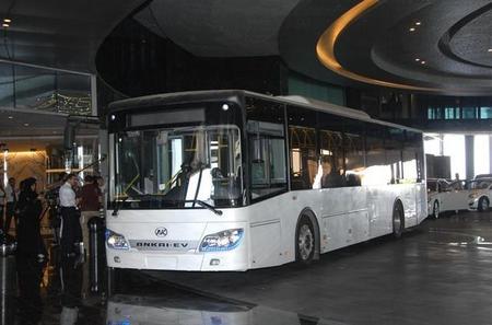 Abu Dabi incorpora dos autobuses eléctricos en un programa de pruebas