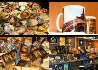 Exposición de souvenirs turísticos