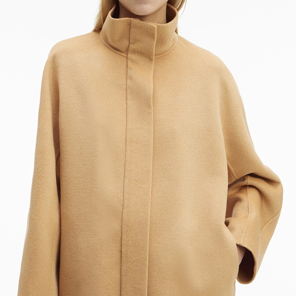 Abrigo de lana cuello alto
 