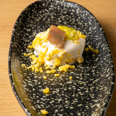 Si te gustan los huevos rellenos y el toque de la gilda, el truco del restaurante Fisgón te gustará para unir los dos mundos