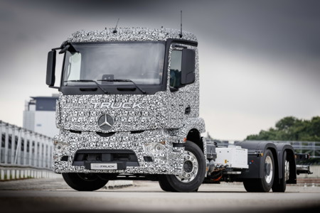 Mercedes-Benz le gana Tesla creando el primer camión eléctrico, el Urban E-Truck