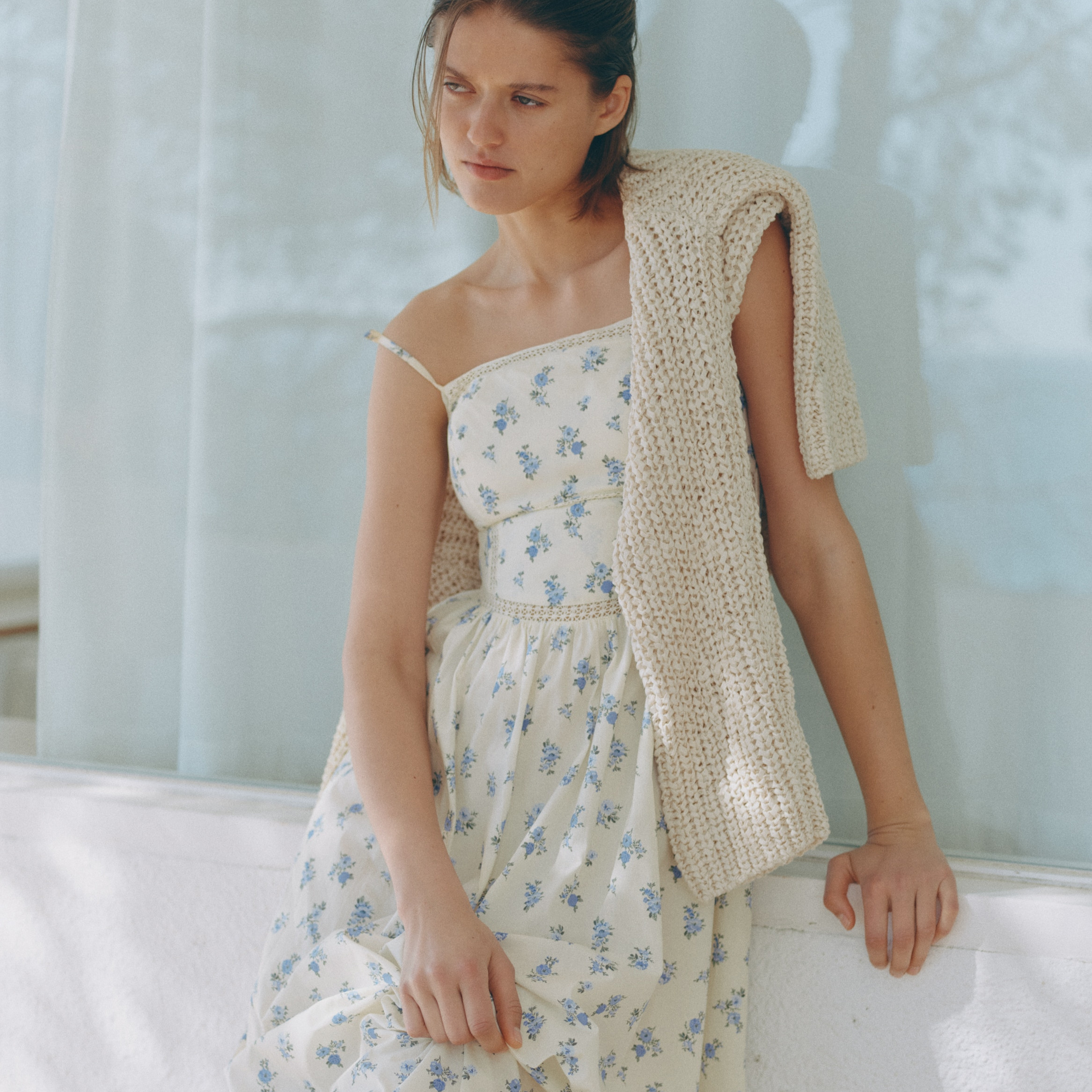 Vestido de algodón con tirantes de lazo