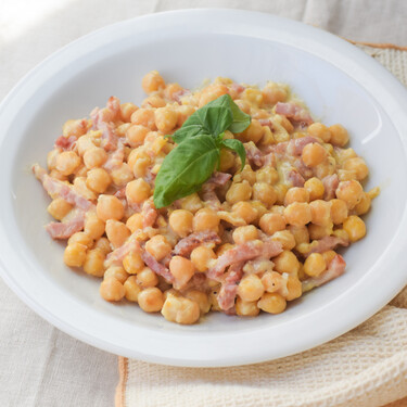 Garbanzos a la carbonara, la versión más cremosa y sorprendente del clásico italiano