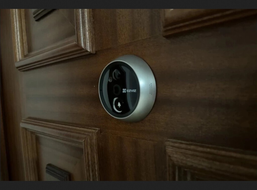 Mirillas digitales sí o no. Esto es lo que hay que tener en cuenta si queremos poner una en casa sin que nos multen 