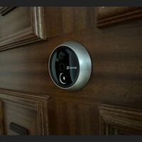 Mirillas digitales sí o no. Esto es lo que hay que tener en cuenta si queremos poner una en casa sin que nos multen 
