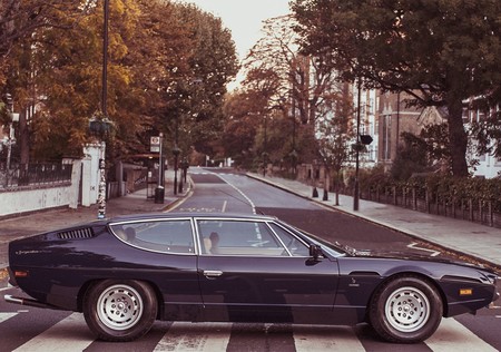 Lamborghini Espada hace el paseo de Los Beatles en Londres