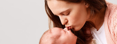 "No beses a mi bebé": el grave peligro que puede causar dar besos a los recién nacidos 