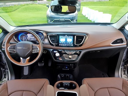 Chrysler Pacífica 2017 3