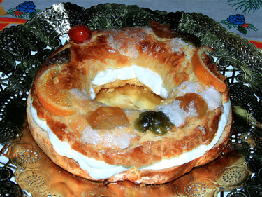 Recetas de Navidad sin lactosa: roscón de Reyes relleno de nata montada