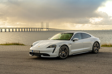 Porsche Taycan Puente De Oresund