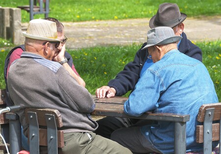 El gran cambio que se plantea al sistema de pensiones en España explicado: de contributivas a asistenciales