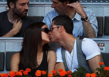 Pues va a ser que a Irina Shayk no le mola tanto empalagosismo...