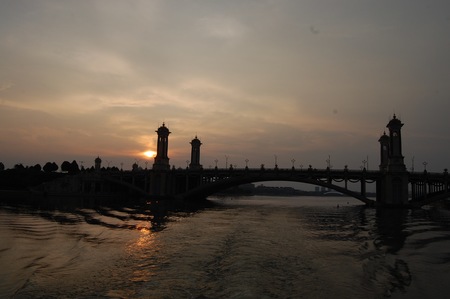 Visitando Malasia puentes de Putrajaya