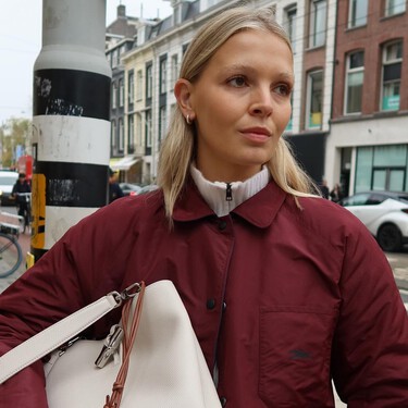 Las New Balance color vino que llevaremos todo el invierno porque son más que elegantes: son 'vampire-chic'