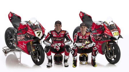 Álvaro Bautista, Chaz Davies y la Ducati Panigale V4 R estrenan sus colores para el WSBK 2019