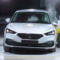 El SEAT León y el Land Rover Defender se llevan la máxima nota de Euro NCAP, que deja al Honda e sin las cinco estrellas
