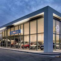 Que los coches sean más caros no solo es un problema para los compradores, también para los concesionarios. Los de Volkswagen dicen que este año su precio seguirá subiendo