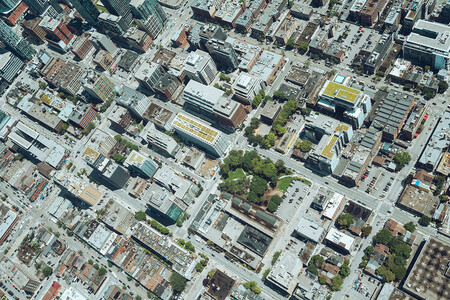 Ciudad sin apenas zonas verdes vista desde el aire.