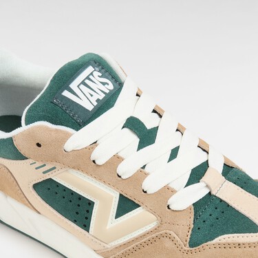 Vans tiene las zapatillas perfectas para llevar del verano al otoño sin esfuerzo, y lo mejor es que están de rebajas a la mitad de precio