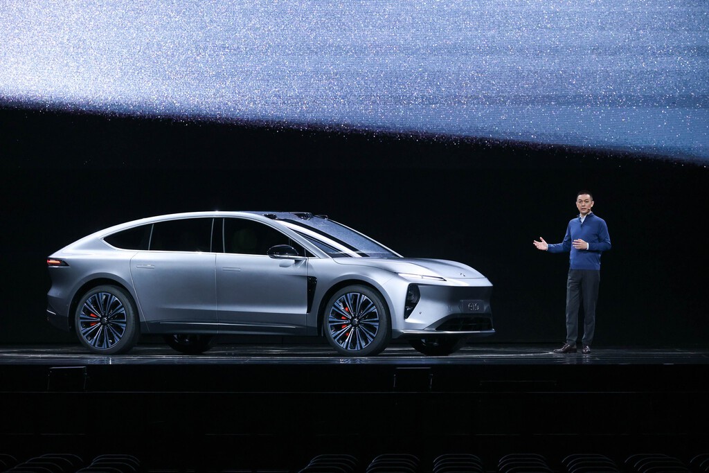 NIO quiere lo mejor de Tesla con su intercambio de baterías para coche eléctrico. No parece la mejor decisión 