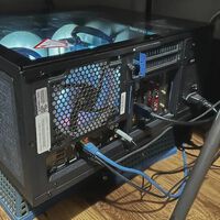 Jogador de PC diz: "simplesmente deitar o computador no chão é a verdadeira jogada de profissional" e 13 mil pessoas estão comemorando 