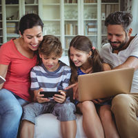 Parenting Vlogs: siete famosas familias youtubers que siguen nuestros hijos
