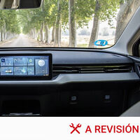 Esto es lo que debes saber si quieres instalar una pantalla externa en el coche para tener Android Auto o Apple CarPlay y ahorrarte una multa