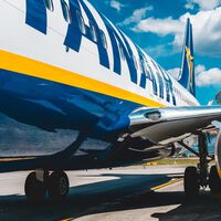 Nos quieren quitar los vuelos a 10 €, pero los 'jets' privados seguirán contaminando más