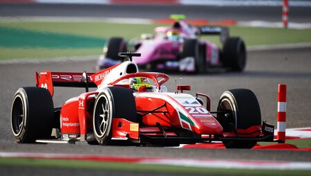 Mick Schumacher consigue el título de la Fórmula 2 pese a una errática carrera final en Sakhir