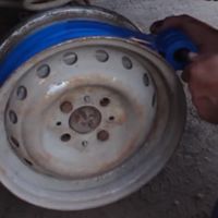 Mientras, en Rusia... ¿para qué usar neumáticos en el coche teniendo 600 rollos de cinta aislante?