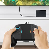 El mejor accesorio que puedes encontrar rebajado este Prime Day para tu Nintendo Switch 2 te permitirá cargar tus Joy Con mientras los usas