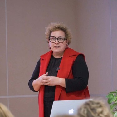 Lourdes Álvarez, madre de 11 hijos: "He descubierto una cosa para evitar que el edredón se mueva constantemente de la funda, me parece una pasada"