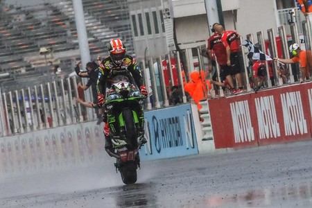 ¡45 puntos en cuatro carreras! Los regalos de Álvaro Bautista permiten la remontada exprés de Jonathan Rea