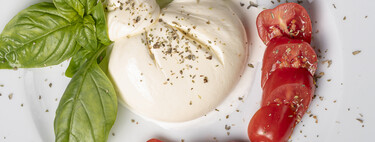 ¿Cansado de la mozzarella insípida? El truco para transformar tus ensaladas (y más platos) 