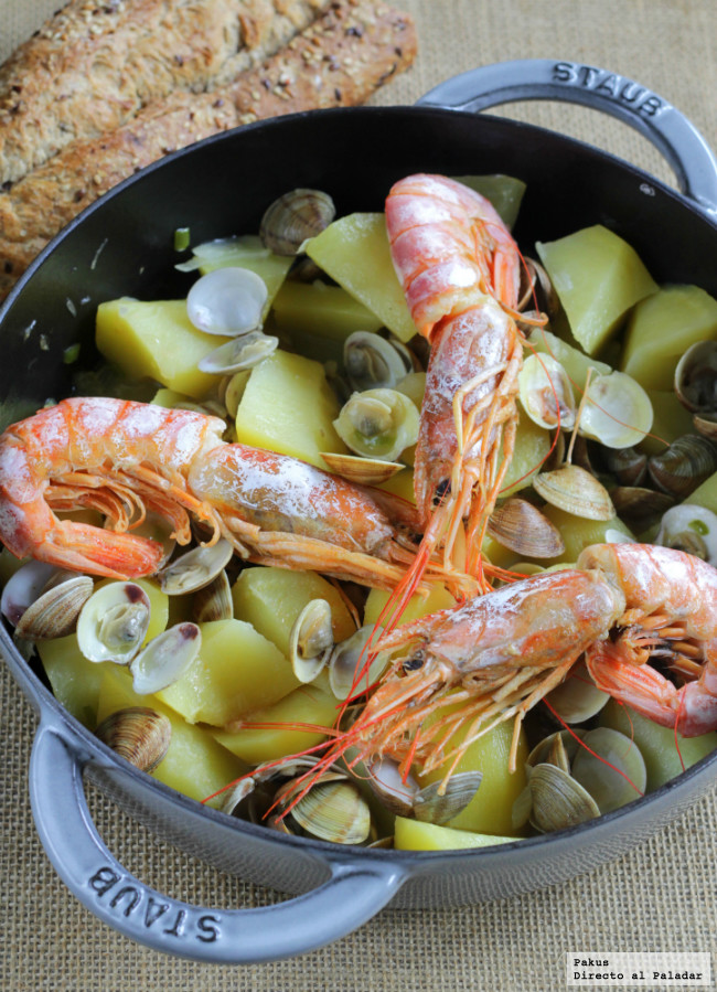 Receta de patatas con chirlas y gambones