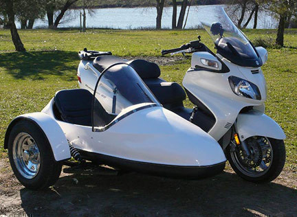 Suzuki Burgman 650 con sidecar